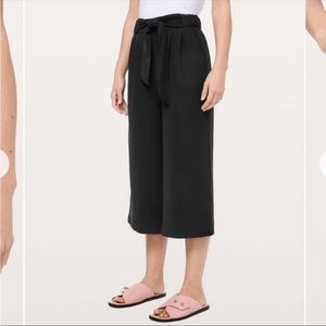 Lululemon noir crop black pants size 10 NWT